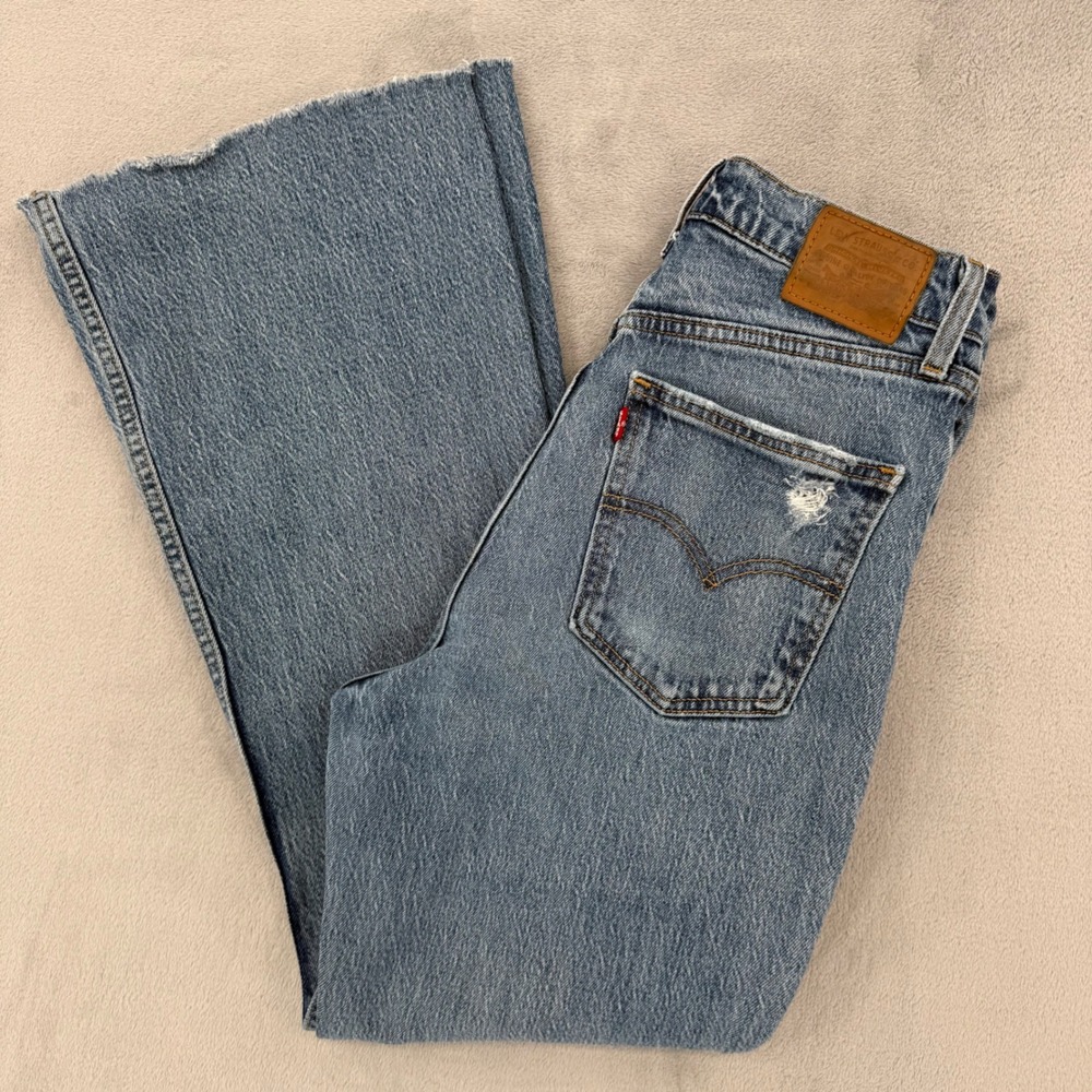 Levis Premium 70s High‎ Flare Jeans Womens 27 Medium Wash Raw Hem Denim